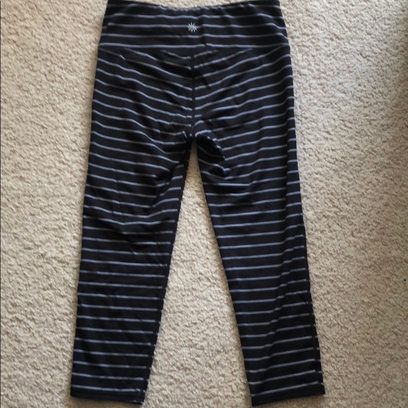 Athleta cropped leggings small black grey stripe - Picture 2 of 3